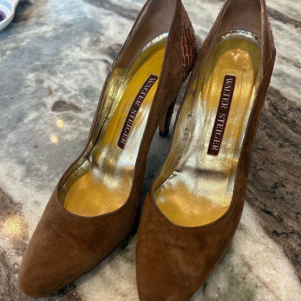 VINTAGE Walter Steiger Suede/croc print Heels, size 7AA, have wear/need heel tap